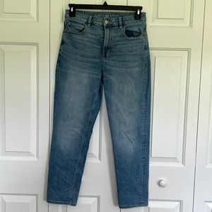 Woman’s American Eagle Mom Jeans